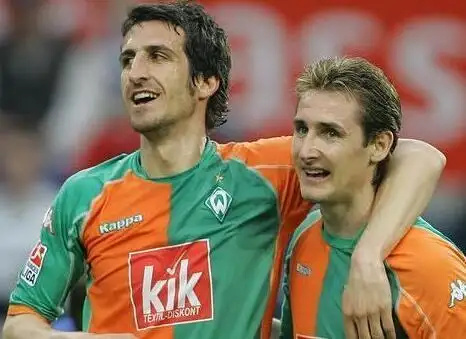 在法国队站, Ek 在法国队站, Ek