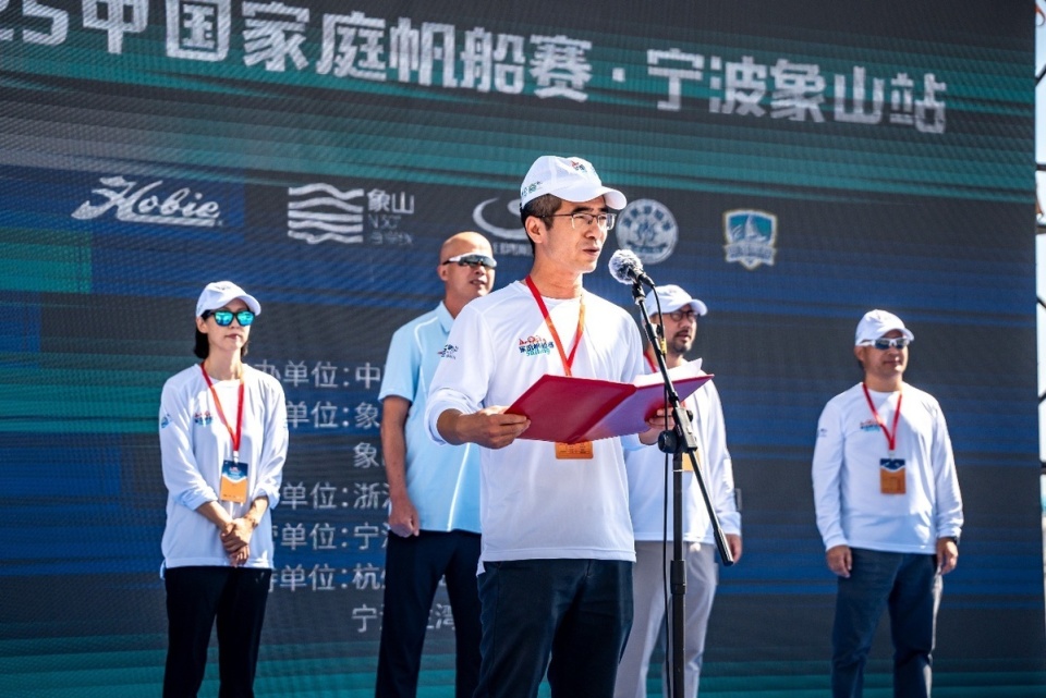 开启一段融, 情的蔚蓝旅, AA 开启一段融, 情的蔚蓝旅, AA